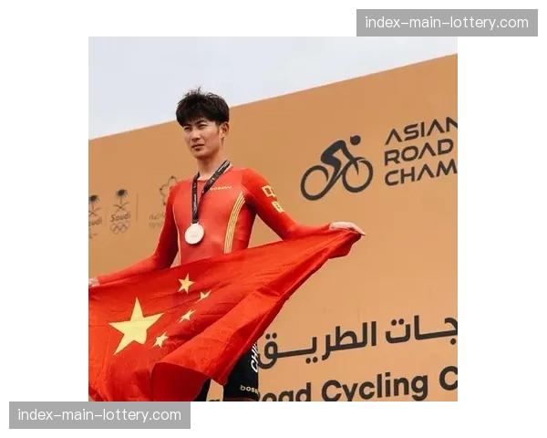 曲城君在U23男子计时赛中斩获铜牌，延续中国队稳定表现