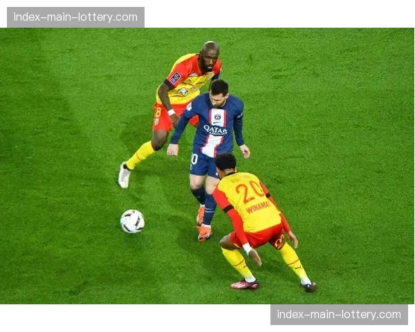 巴黎1-3爆冷负雷恩，七连胜遭终结，多赛一场仅领先朗斯2分